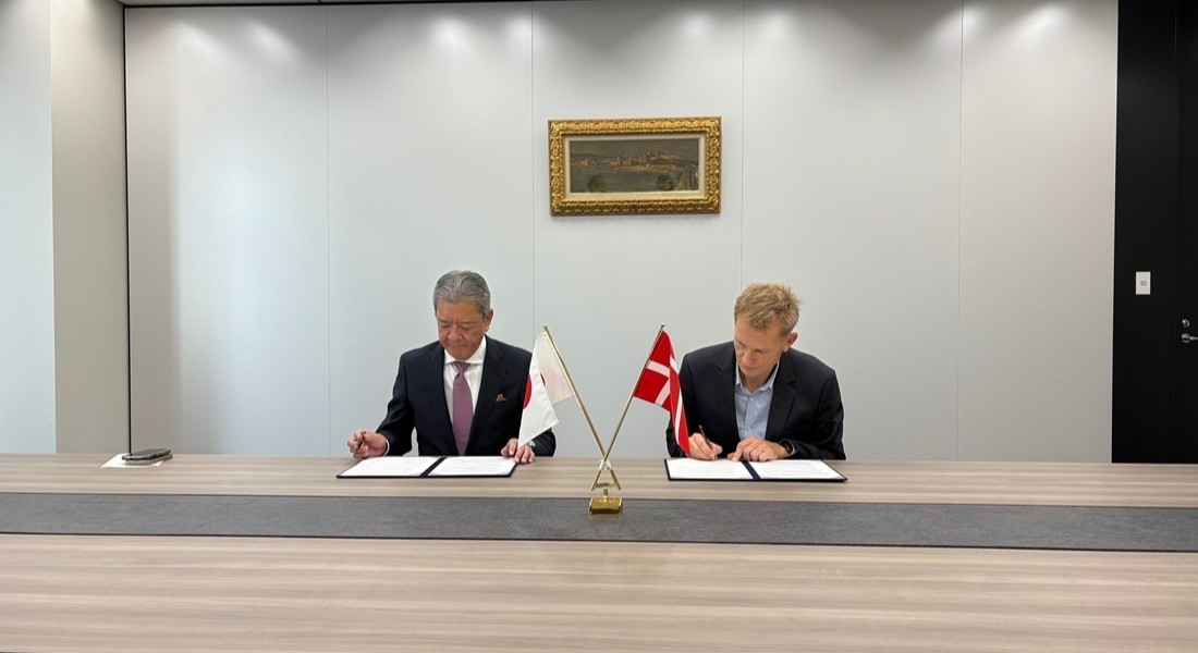 Hidenori Furuta, Non-Exective Chairman, Member of the Board, Fujitsu Limited (left) and Peter Krogstrup, CEO of NQCP (right).